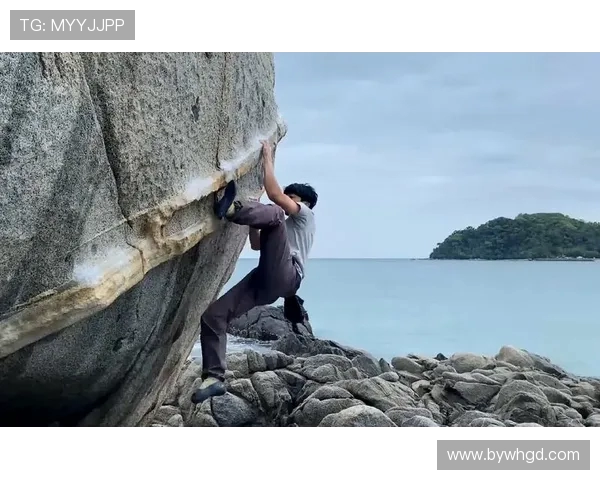 杭州攀岩队区域防守策略解析与攀岩热点发展趋势探讨